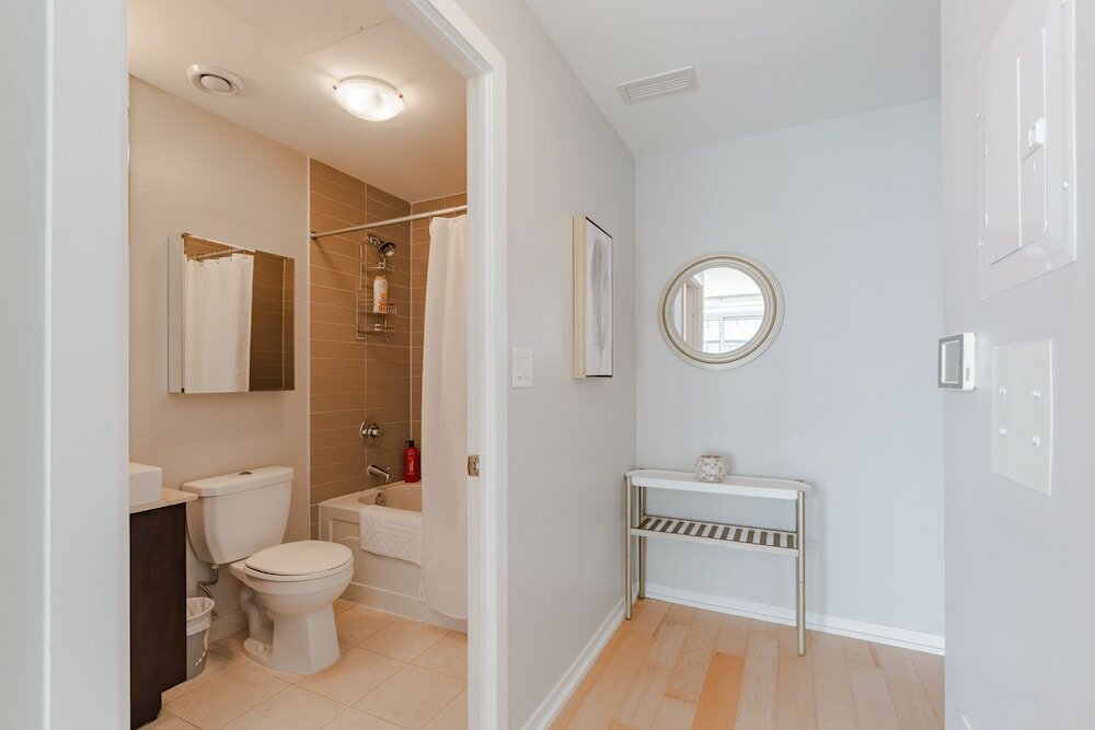 Фото Sterling Suites - Financial District