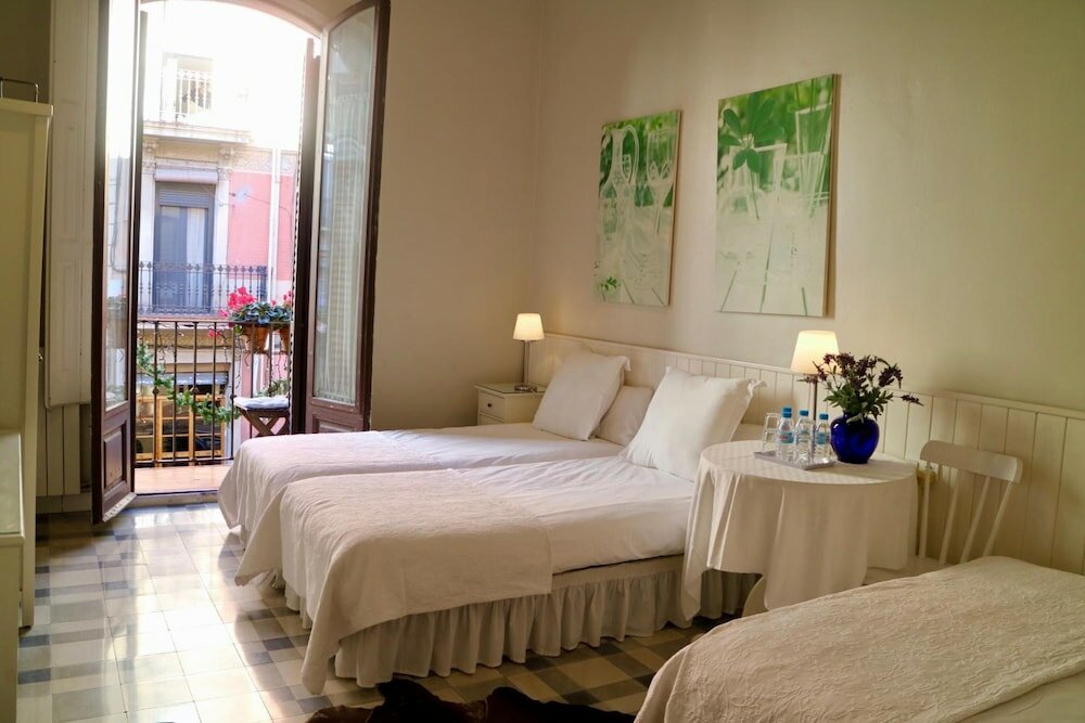 Фото Hostal B&b Poblenou