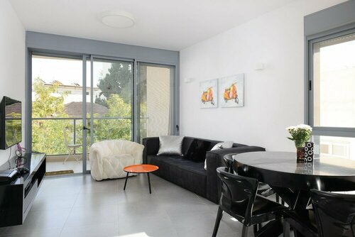 Гостиница Spacious Modern Apt 1 Step To Beach в Тель-Авиве