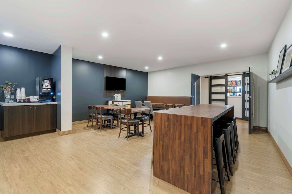 Фото Villa Inn & Suites SureStay Collection by Best Western