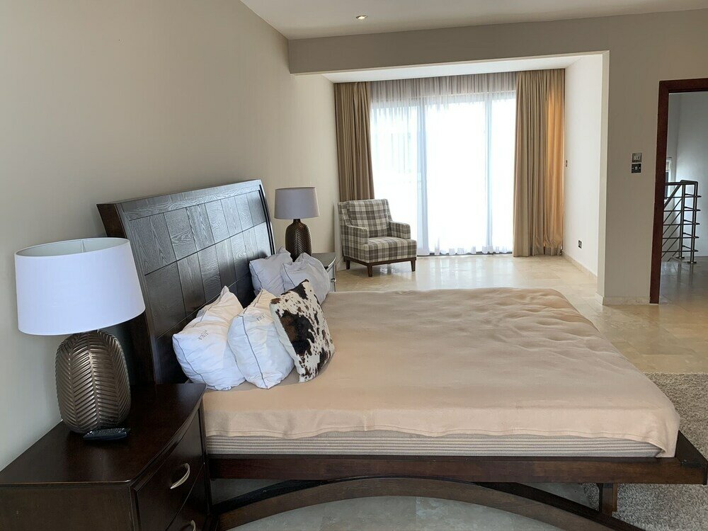 Фото Euneva Court Townhouses - Bentley Place