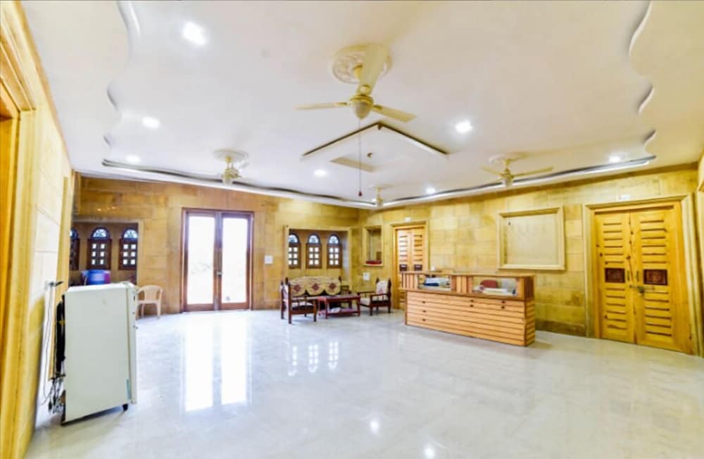 Фото Hotel Thakur Ji Palace