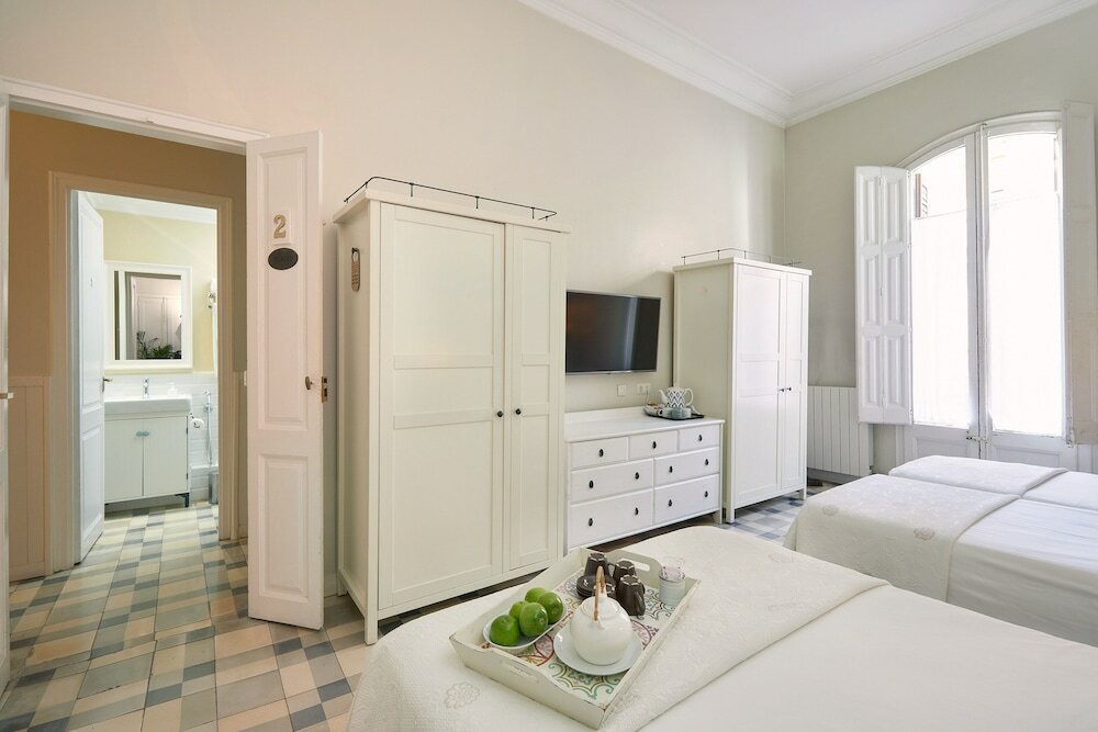 Фото Hostal B&b Poblenou