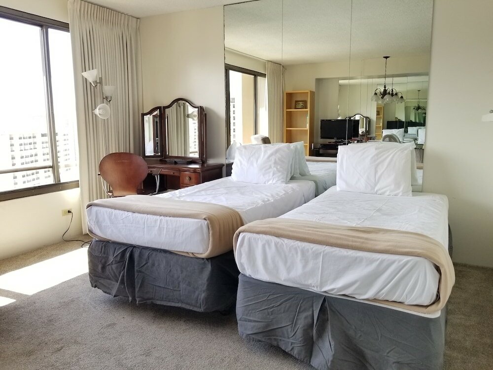 Фото Spacious Condos With Private Balcony at Discovery Bay - Free Wifi, Near Beaches!