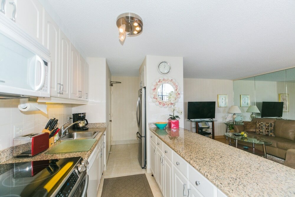 Фото Spacious Condos With Private Balcony at Discovery Bay - Free Wifi, Near Beaches!