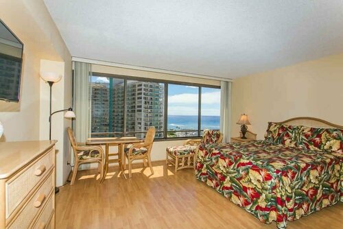 Гостиница Spacious Condos With Private Balcony at Discovery Bay - Free Wifi, Near Beaches! в Гонолулу