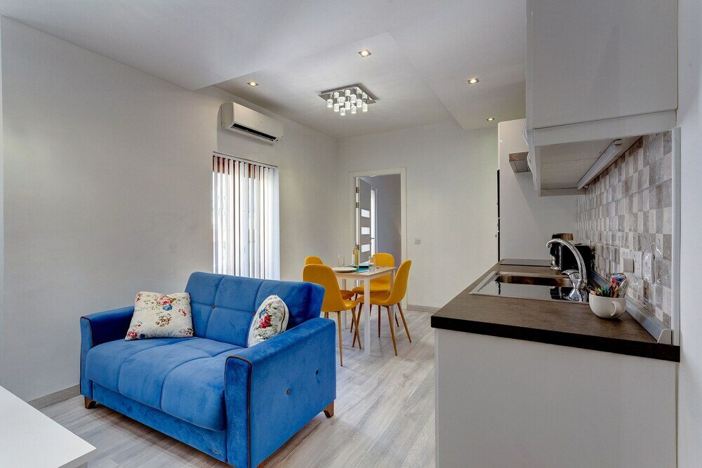 Фото Modern Apartment Just off the Promenade