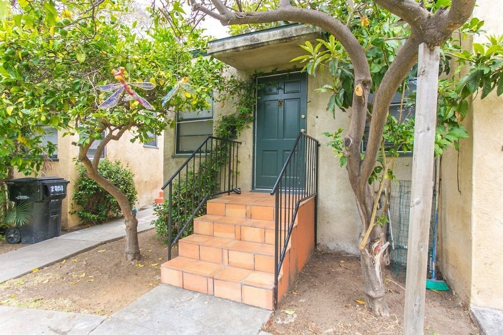 Фото Orange Tree Cottages Downtown