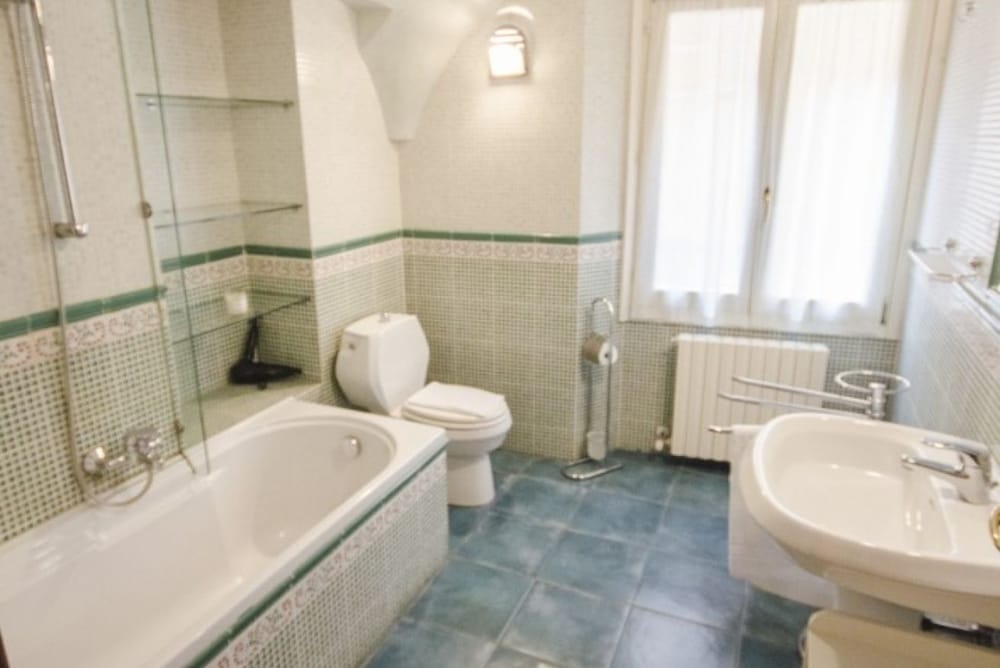 Фото Garisenda Lodge