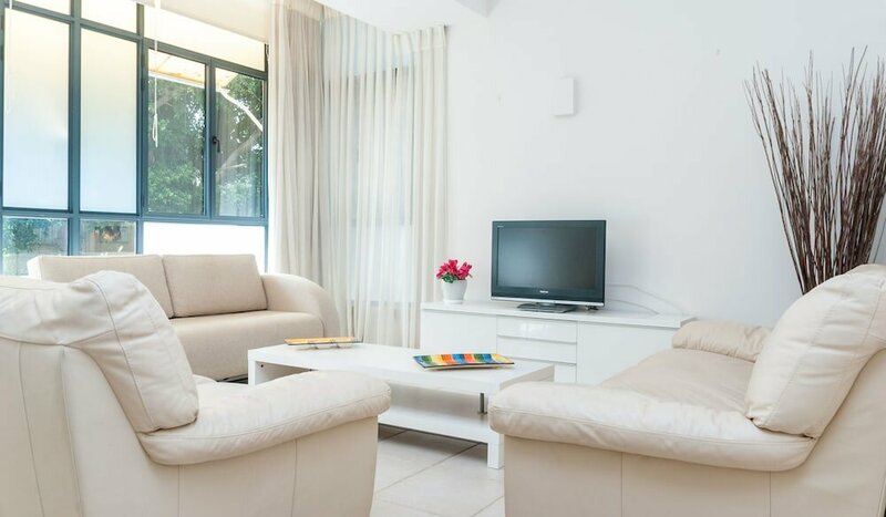 Гостиница Old North Hidden Treasure 2br 2ba в Тель-Авиве