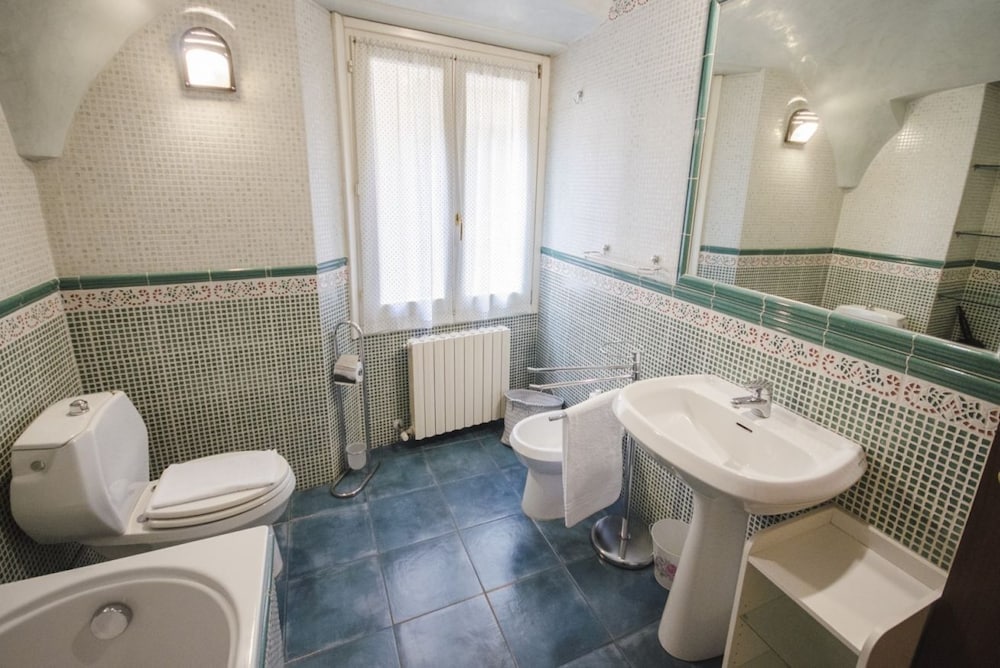 Фото Garisenda Lodge