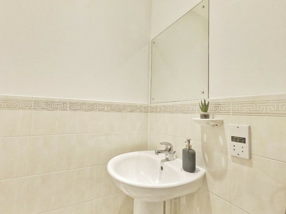 Фото Central Spacious & Stylish Apartment