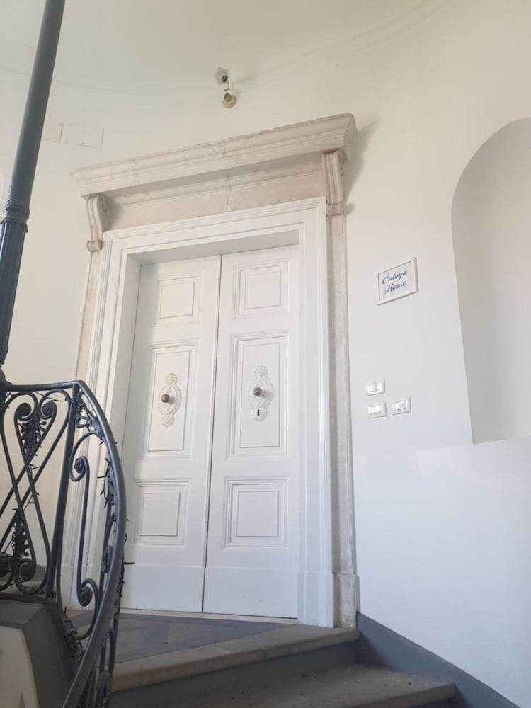 Фото Caluga House