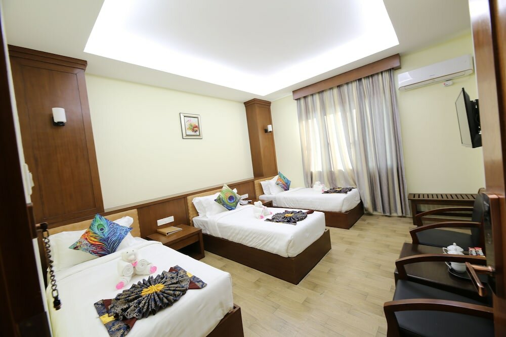 Фото Royal Peacock Hotel