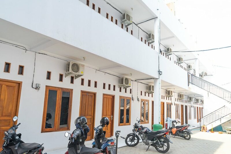 Гостиница RedDoorz Syariah near Jatisampurna Hospital