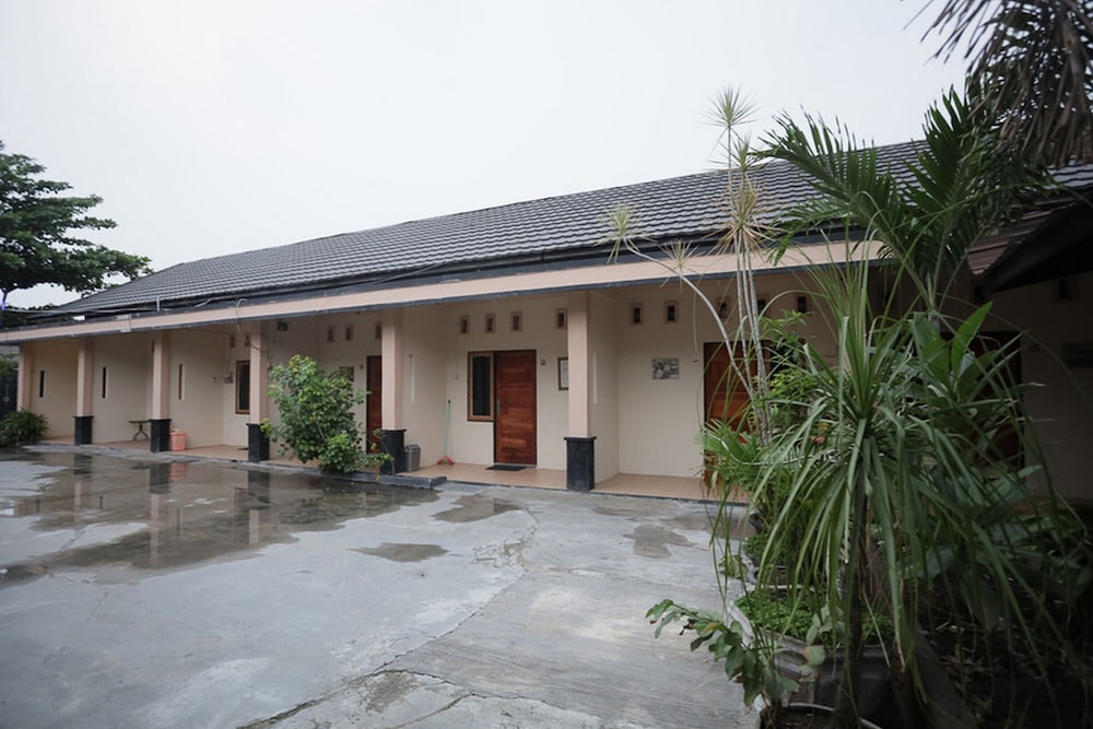 Фото RedDoorz near Bundaran Garuda 2