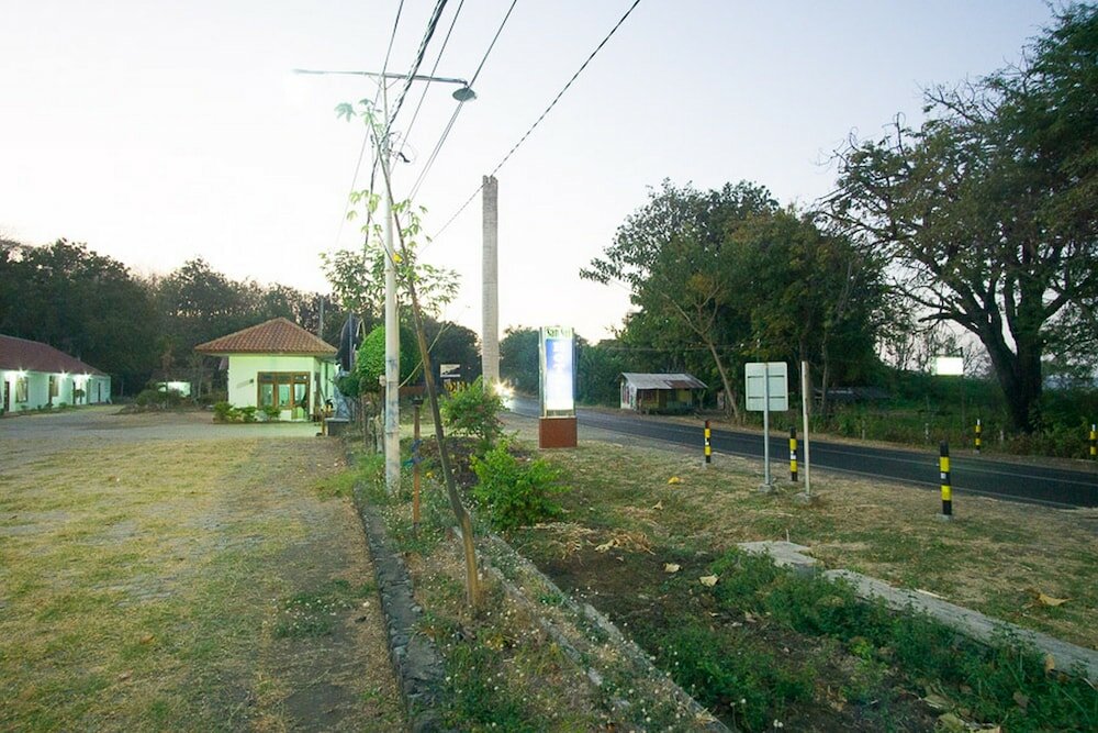 Фото RedDoorz Plus @ Jalan Raya Pasir Putih