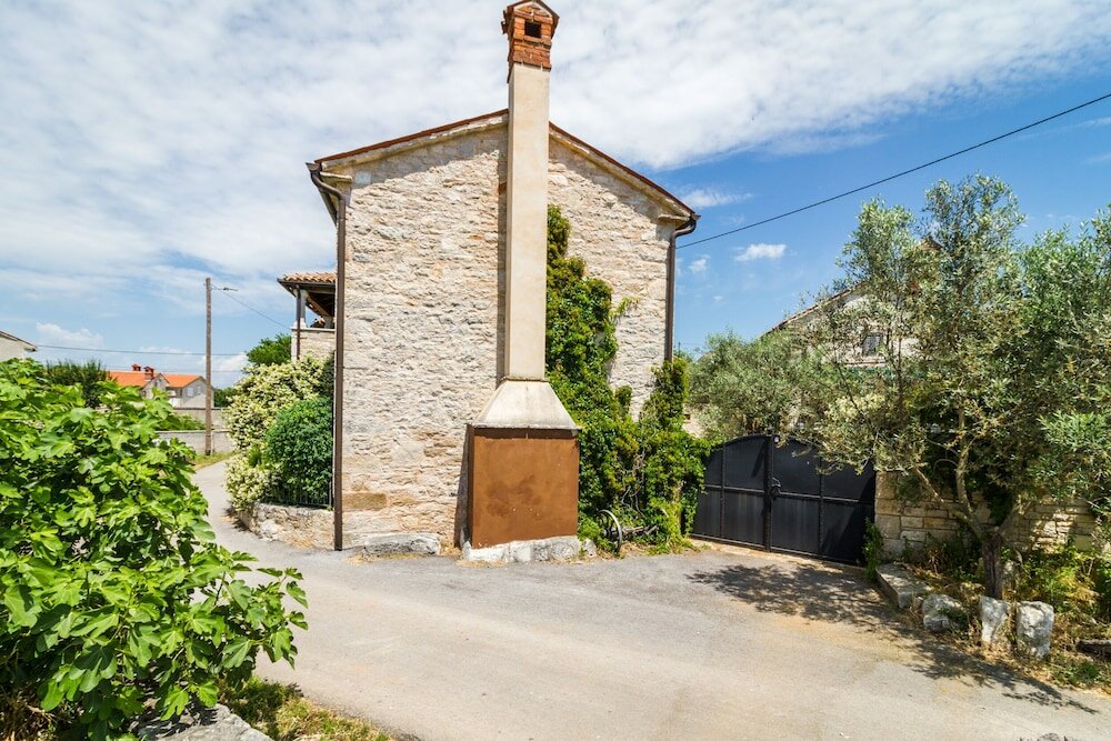 Фото Especially charm stone house with a pool