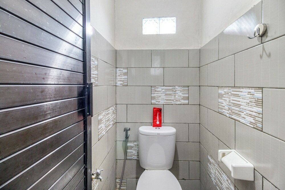 Фото RedDoorz Plus near Stadion Mandala Krida