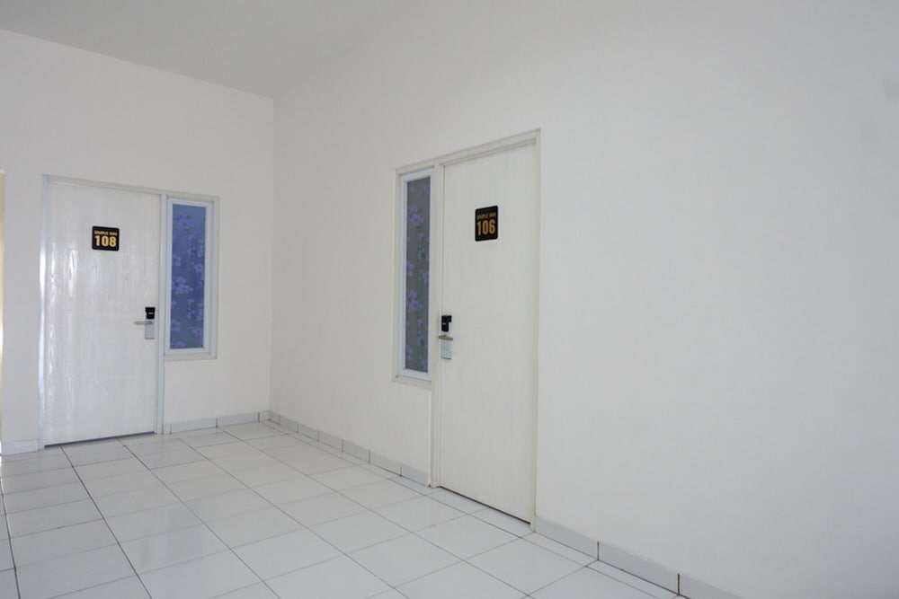 Фото RedDoorz near Alun Alun Kaliwungu Kendal