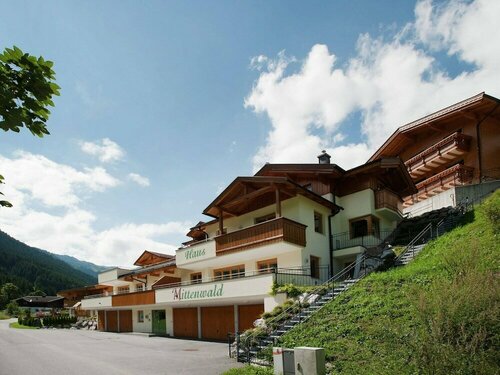 Гостиница Cozy Detached Chalet in Saalbach-hinterglemm With Terrace в Зальбах-Хинтерглеме