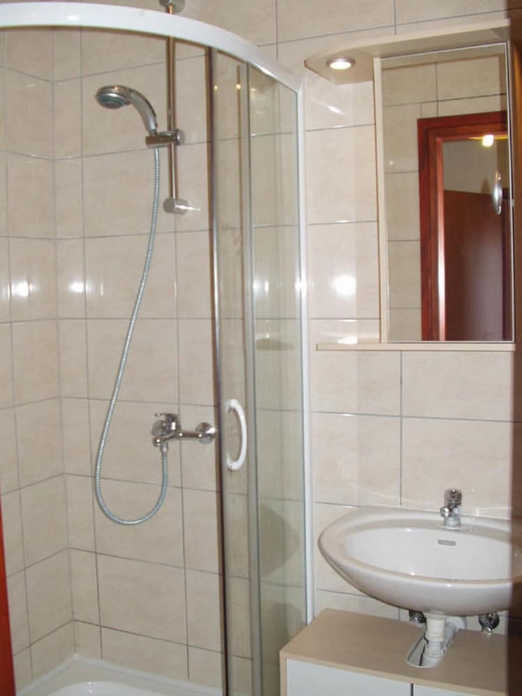 Фото Rooms Garden - Hostel