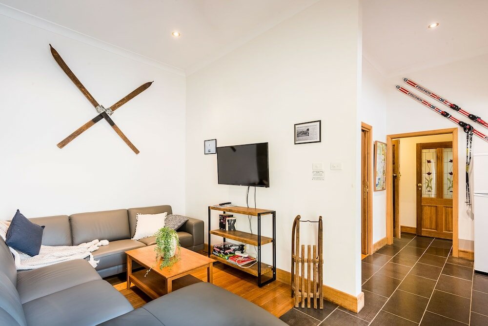 Фото Avalon House