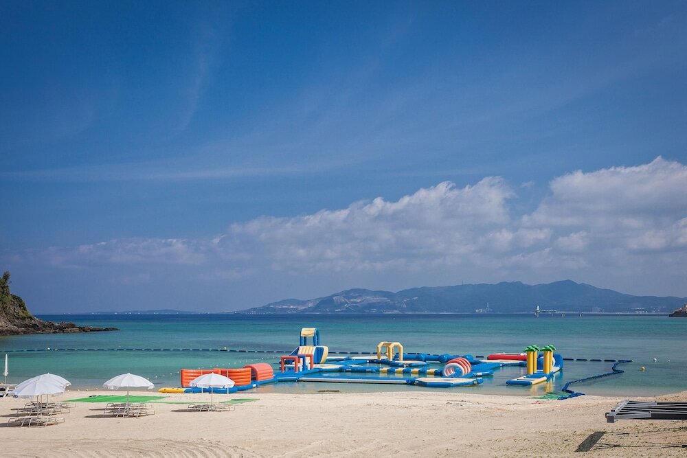 Фото Okinawa Kariyushi Lch Resort on the Beach