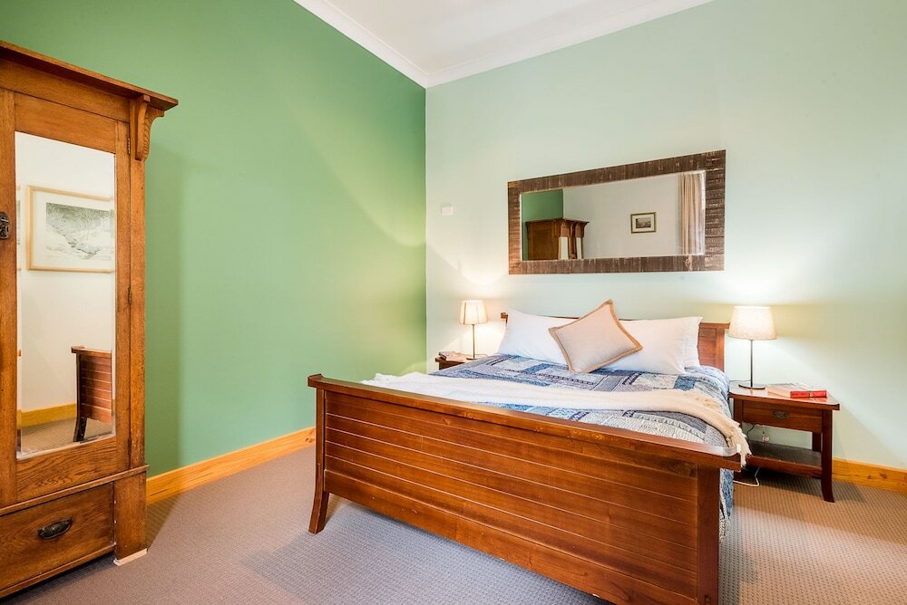 Фото Avalon House