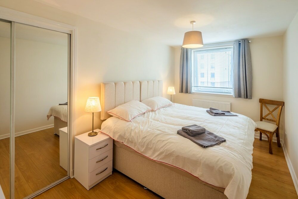 Фото Stunning Shore Apartment with Balcony