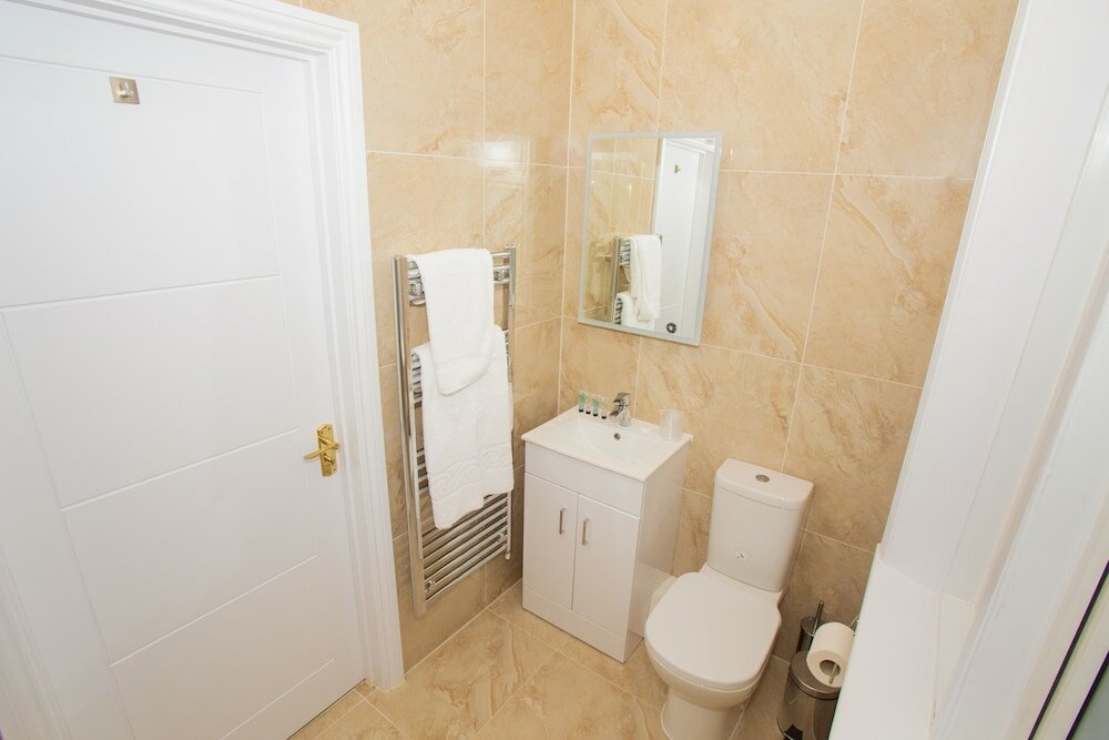 Фото The Hadley Hotel