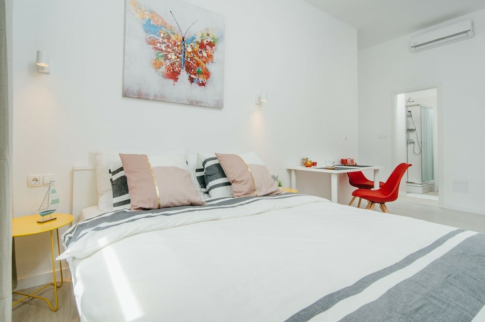 Фото Sia Downtown Apartments