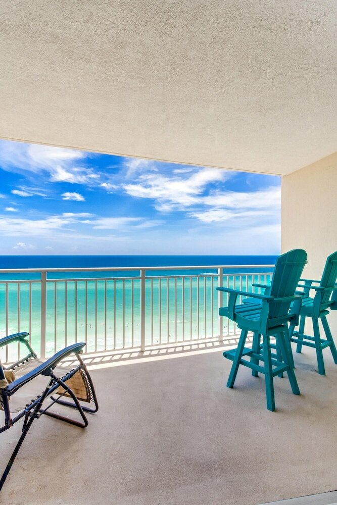 Фото Emerald Beach by Forehand Rentals