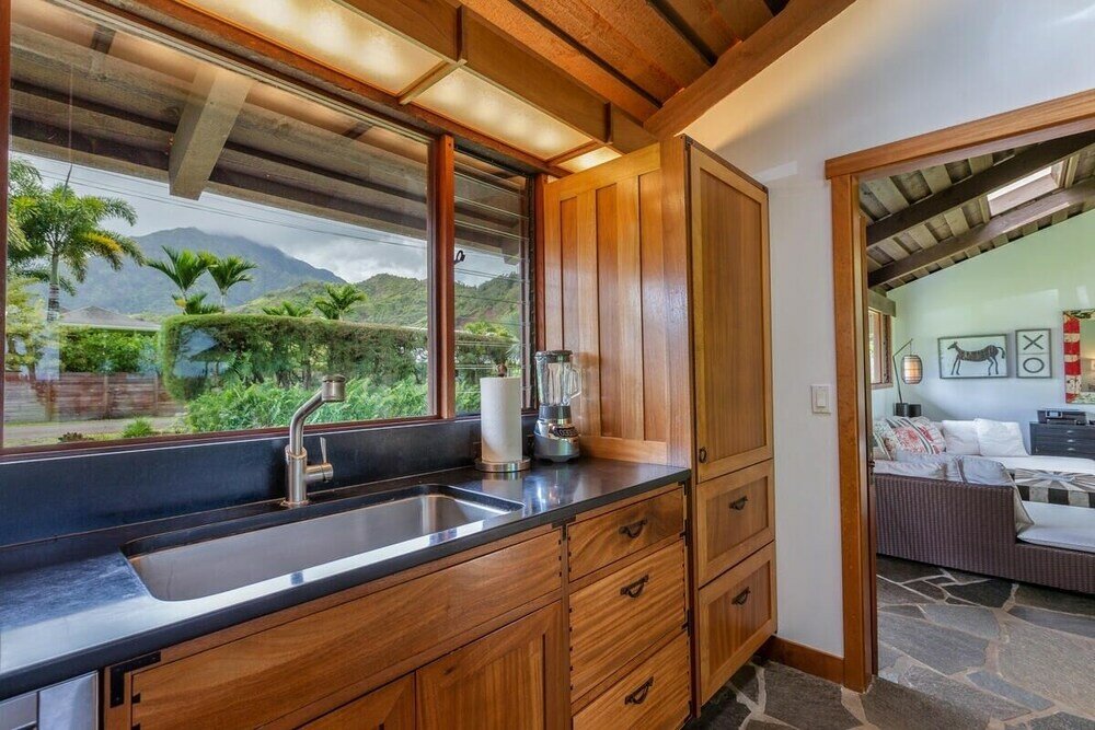 Фото Hale Maluhia Hanalei 1 Bedroom Home by Redawning