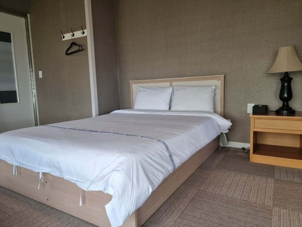 Фото Benikea Mountain and Sea Yangyang