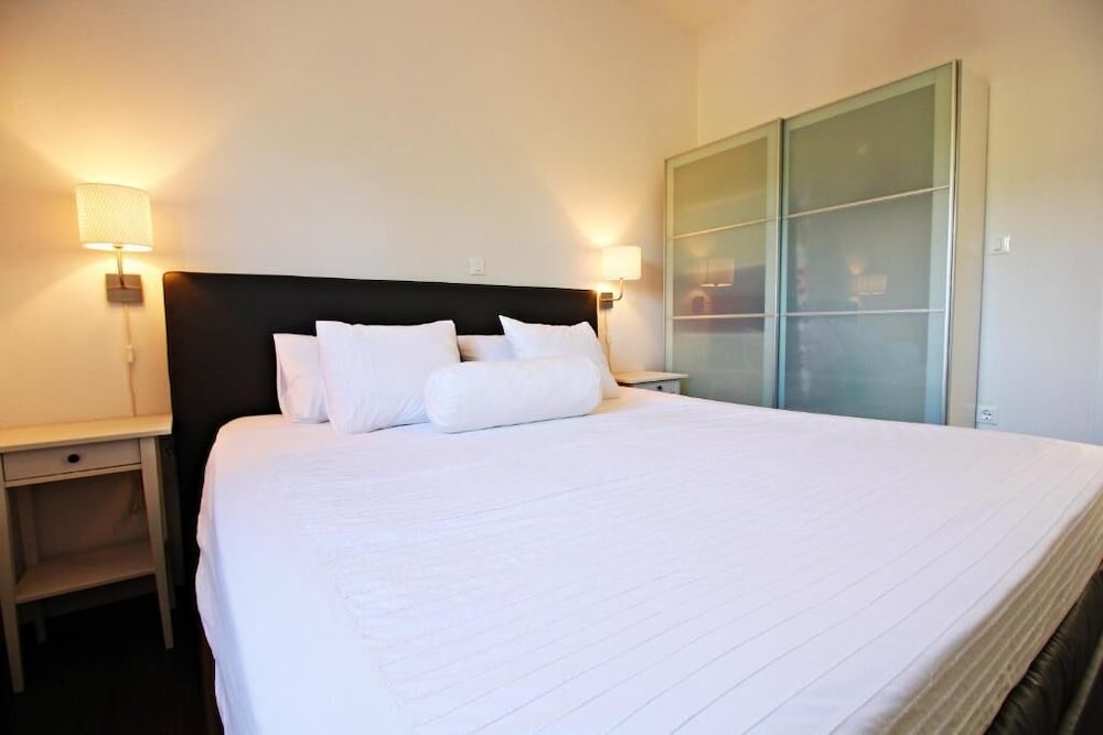 Фото Luxury Apartments Gold and Grey