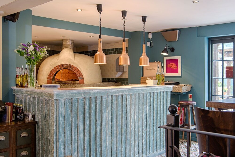 Фото The Curious Pig in the Parlour