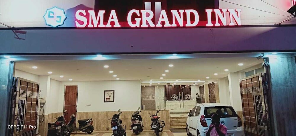 Фото Hotel Sma Grand Inn