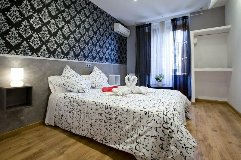 Гостиница Hostal Noviciado в Мадриде