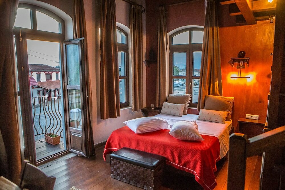 Фото Oikoperiigitis Hotel