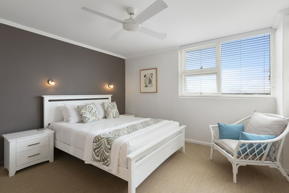 Фото 84 The Spit Holiday Apartments