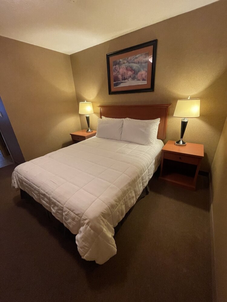 Фото Elkwater Lake Lodge