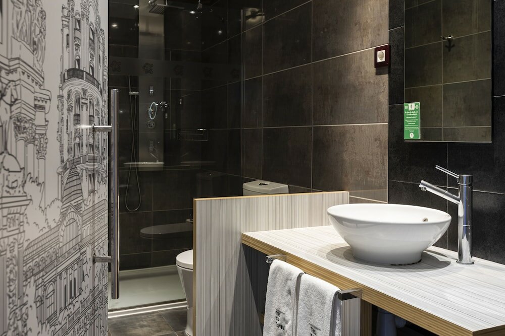 Фото Petit Palace Santa Bárbara