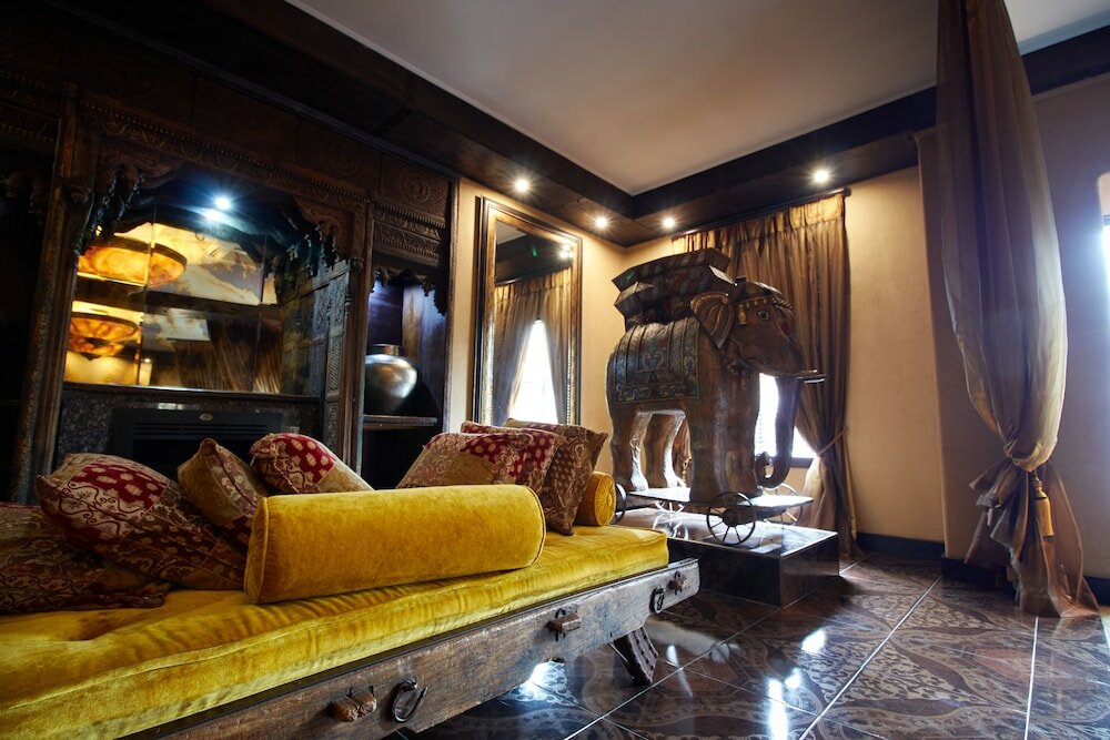 Фото Royal Elephant Hotel & Conference Centre