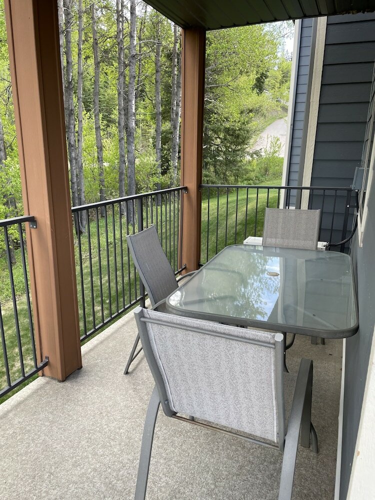 Фото Elkwater Lake Lodge