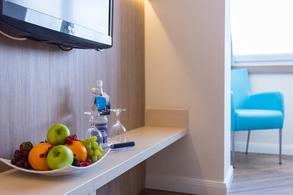 Фото Hotel Vier Jahreszeiten Lübeck