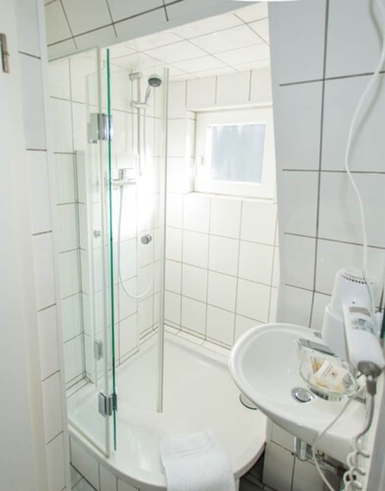 Фото Löwenbräu Köln Hotel & Restaurant