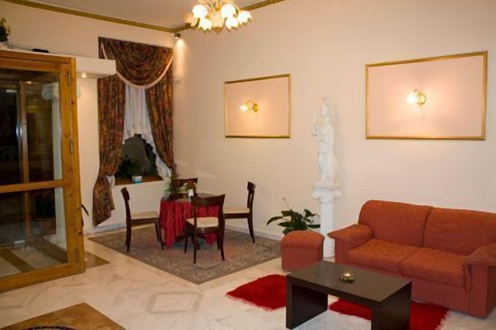 Фото Alexiou Hotel