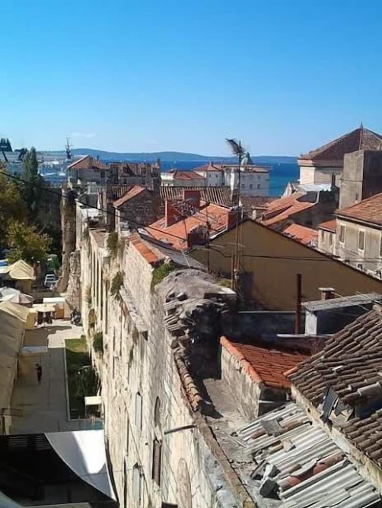 Фото In The Palace