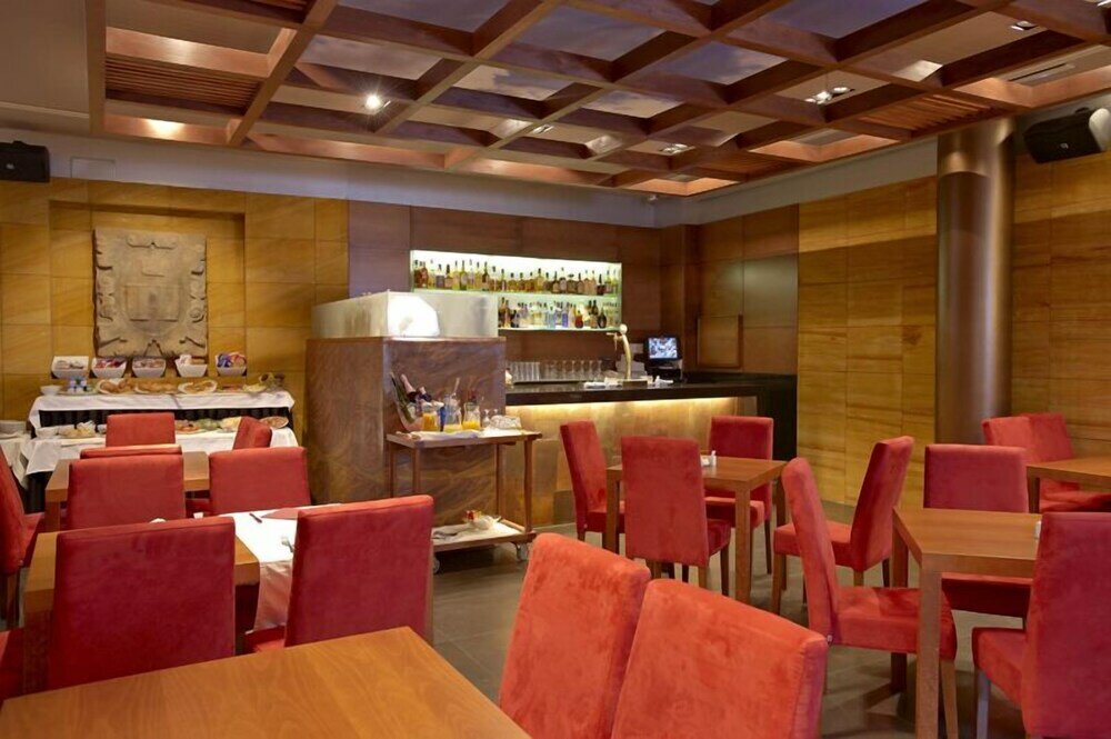 Фото Hotel Sancho Abarca